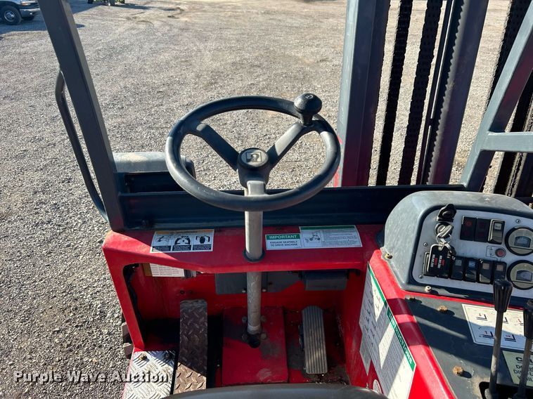 image for item OI9535 2015 Moffett  M8 55.4 forklift