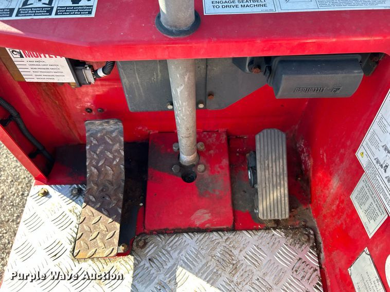 image for item OI9535 2015 Moffett  M8 55.4 forklift