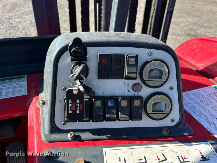 image for item OI9535 2015 Moffett  M8 55.4 forklift