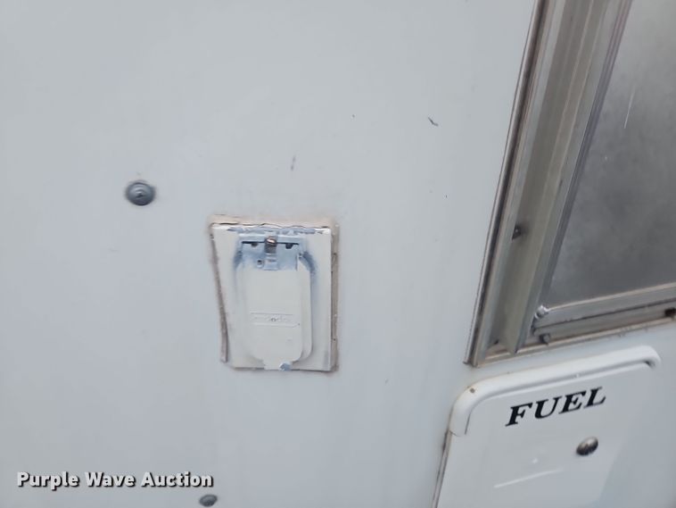 image for item OJ9710 2000 Progressive  PSG21034 camper