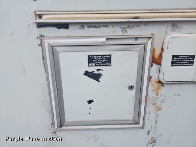 image for item OJ9710 2000 Progressive  PSG21034 camper