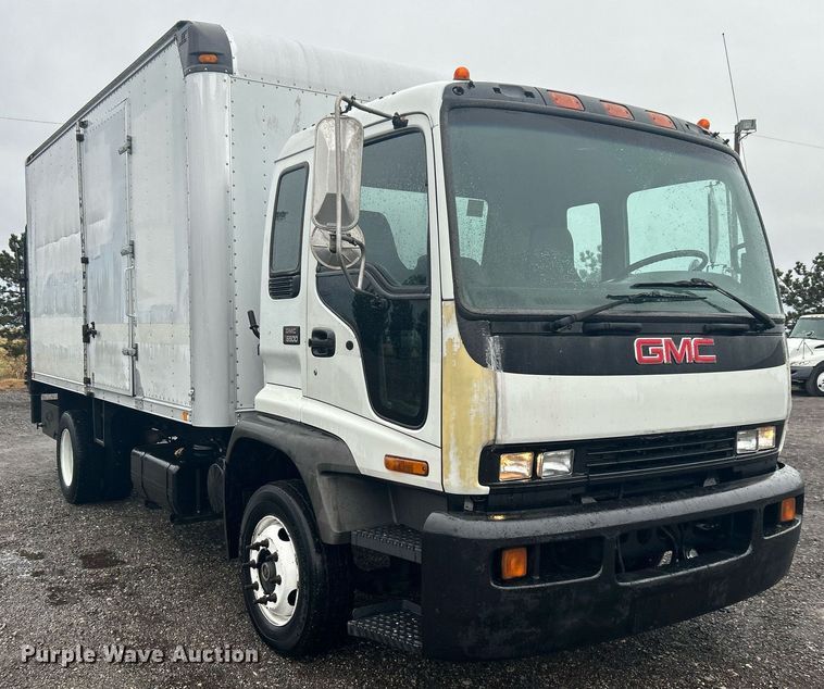 image for item OM9225 2005 GMC T6500 box truck