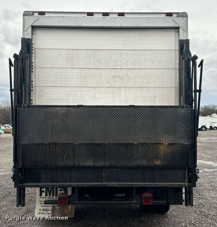 image for item OM9225 2005 GMC T6500 box truck