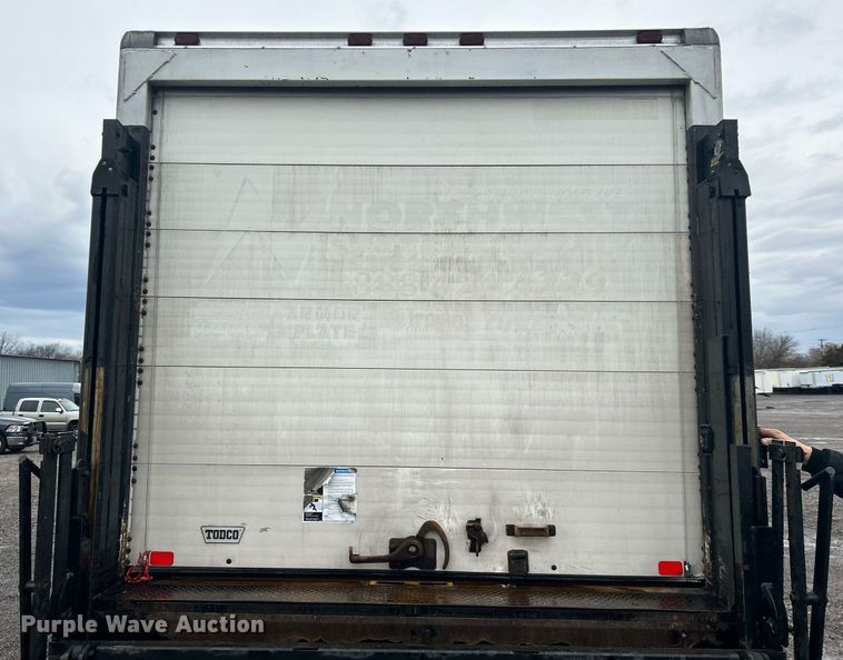 image for item OM9225 2005 GMC T6500 box truck