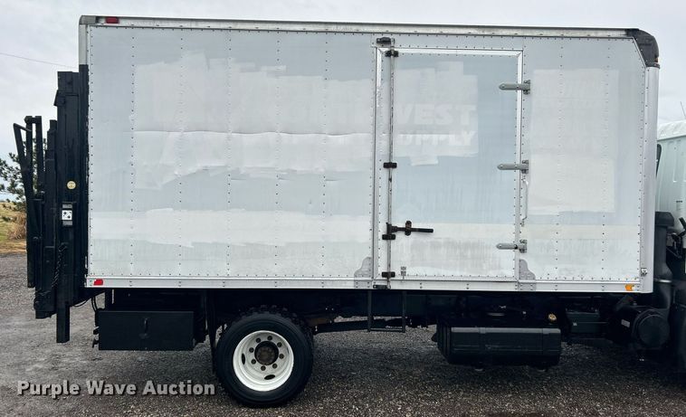 image for item OM9225 2005 GMC T6500 box truck