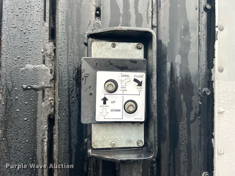 image for item OM9225 2005 GMC T6500 box truck