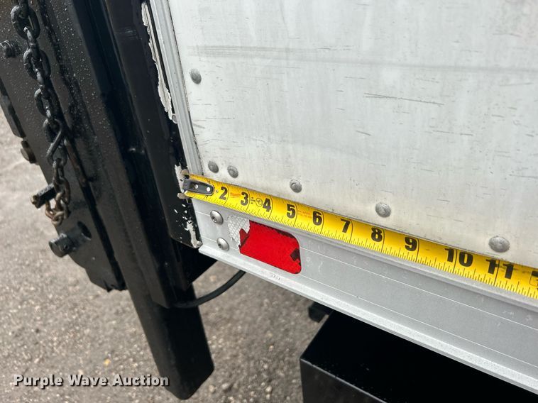 image for item OM9225 2005 GMC T6500 box truck