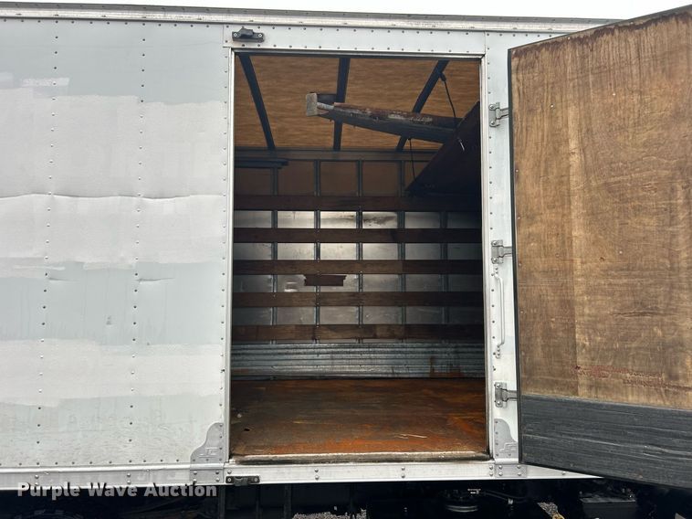 image for item OM9225 2005 GMC T6500 box truck