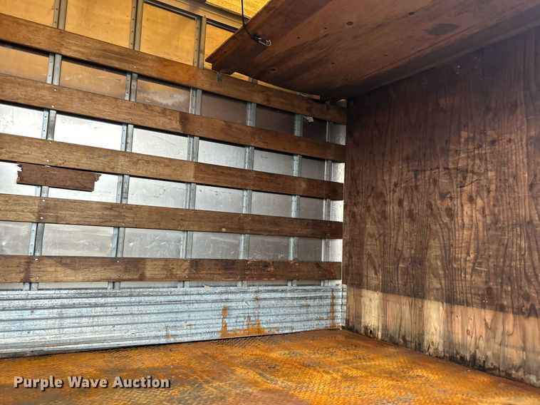 image for item OM9225 2005 GMC T6500 box truck