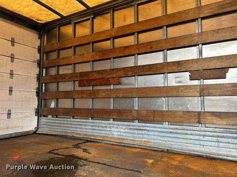 image for item OM9225 2005 GMC T6500 box truck