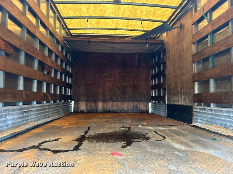 image for item OM9225 2005 GMC T6500 box truck