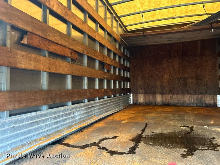 image for item OM9225 2005 GMC T6500 box truck