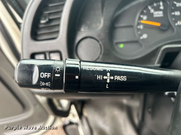 image for item OM9225 2005 GMC T6500 box truck