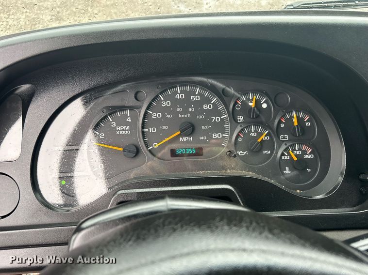 image for item OM9225 2005 GMC T6500 box truck