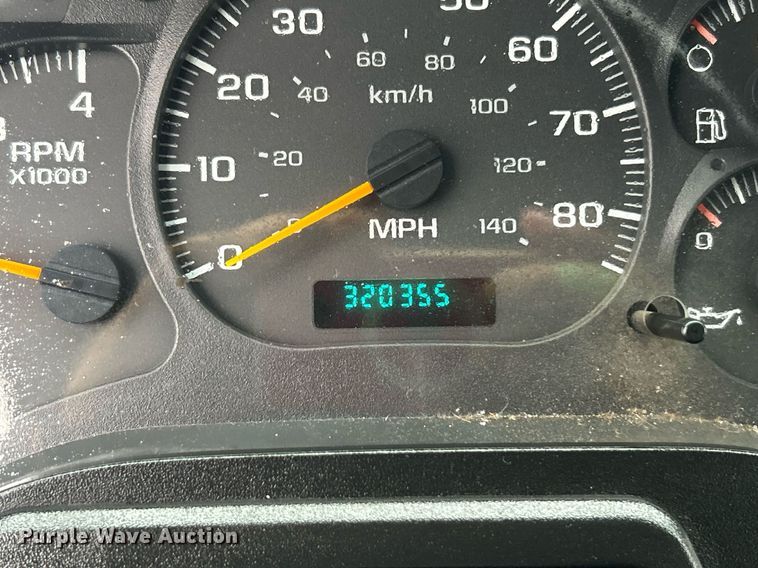 image for item OM9225 2005 GMC T6500 box truck