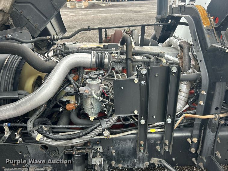 image for item OM9225 2005 GMC T6500 box truck