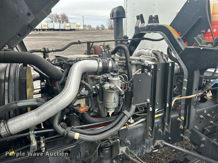 image for item OM9225 2005 GMC T6500 box truck