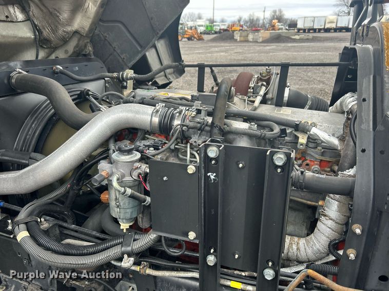 image for item OM9225 2005 GMC T6500 box truck