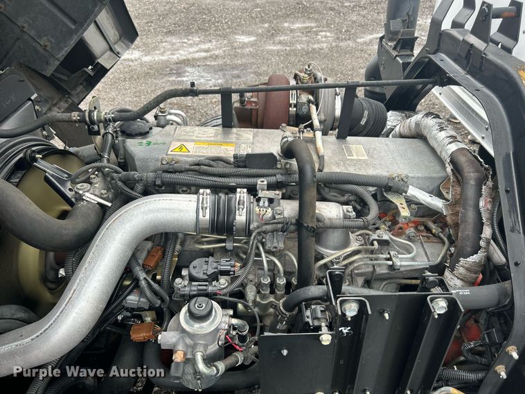 image for item OM9225 2005 GMC T6500 box truck