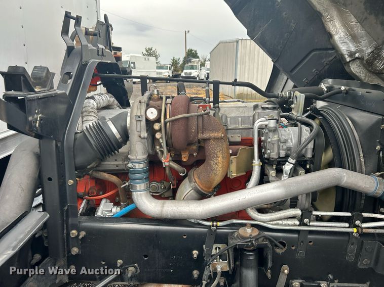 image for item OM9225 2005 GMC T6500 box truck