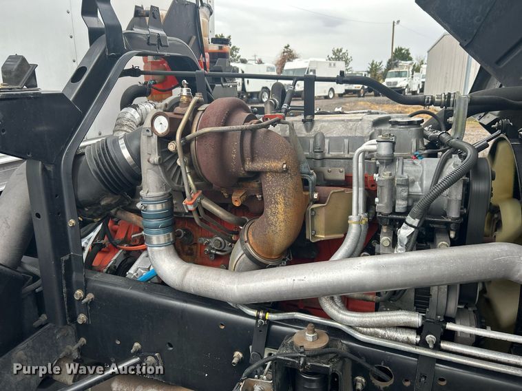 image for item OM9225 2005 GMC T6500 box truck