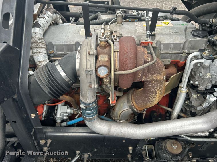 image for item OM9225 2005 GMC T6500 box truck