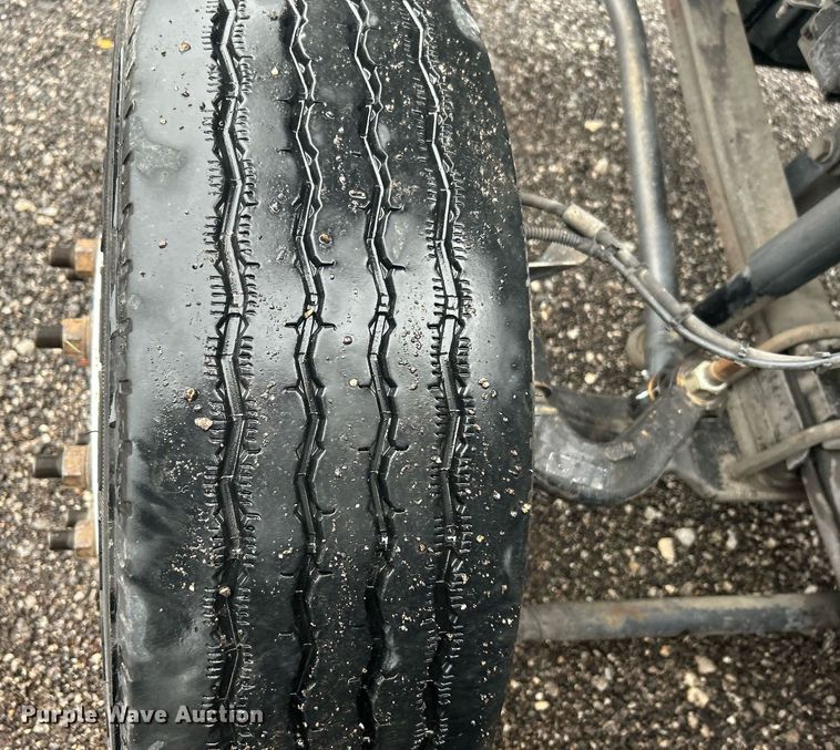 image for item OM9225 2005 GMC T6500 box truck