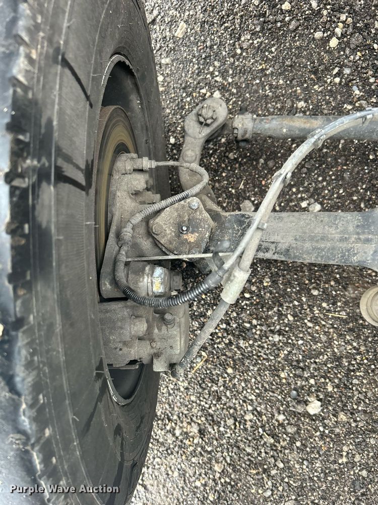 image for item OM9225 2005 GMC T6500 box truck