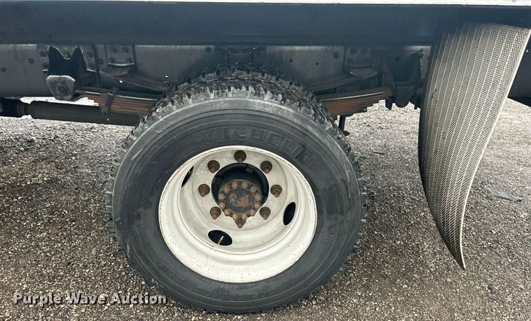 image for item OM9225 2005 GMC T6500 box truck