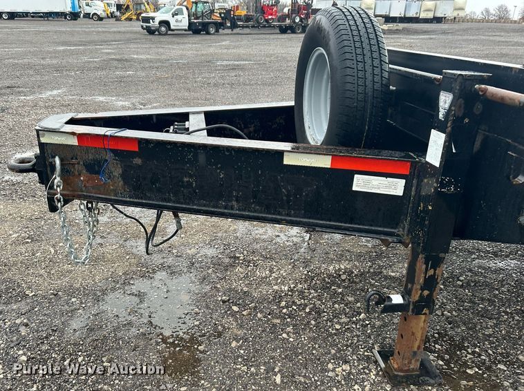 image for item OM9227 2009 Top Hat equipment trailer