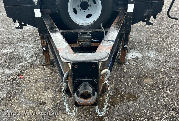 image for item OM9227 2009 Top Hat equipment trailer