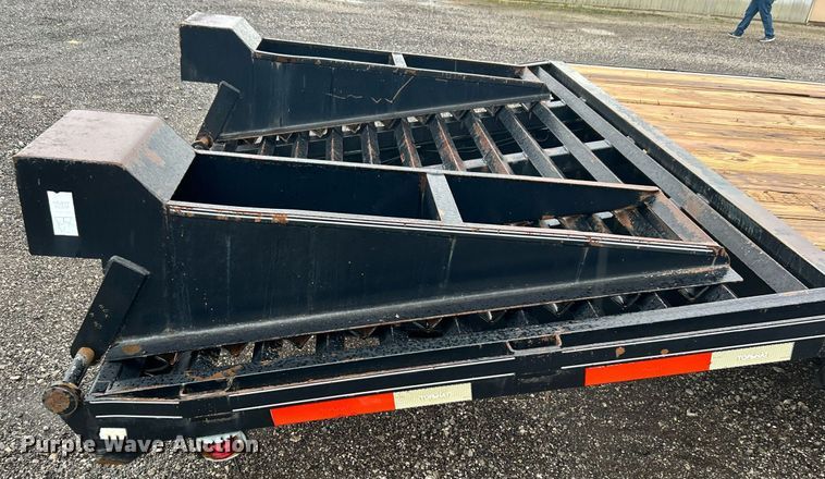 image for item OM9227 2009 Top Hat equipment trailer