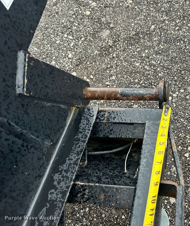 image for item OM9227 2009 Top Hat equipment trailer