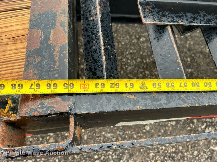 image for item OM9227 2009 Top Hat equipment trailer