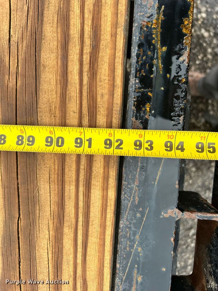 image for item OM9227 2009 Top Hat equipment trailer