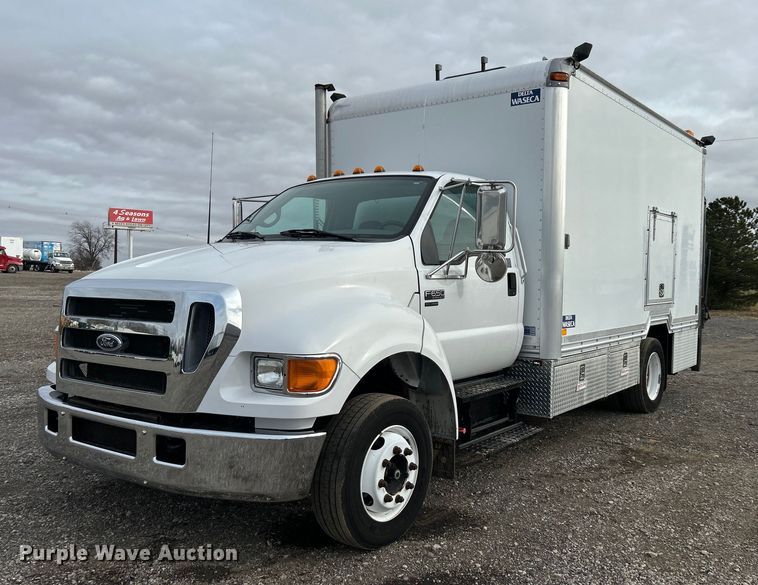 image for item OM9233 2005 Ford F650 Super Duty service truck