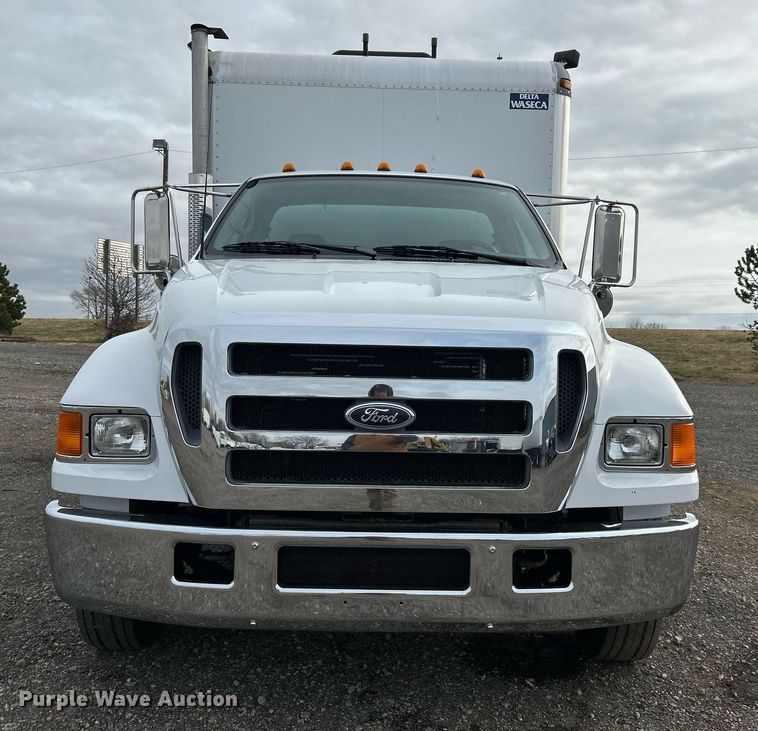 image for item OM9233 2005 Ford F650 Super Duty service truck