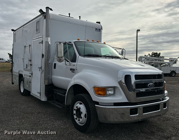 image for item OM9233 2005 Ford F650 Super Duty service truck