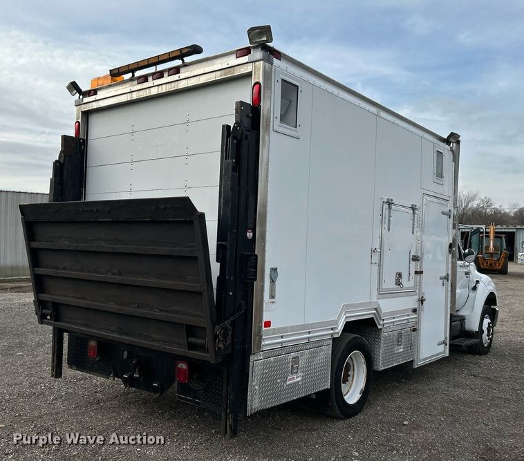 image for item OM9233 2005 Ford F650 Super Duty service truck