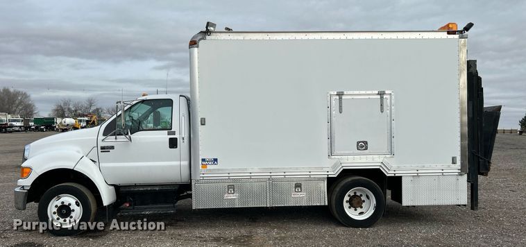 image for item OM9233 2005 Ford F650 Super Duty service truck