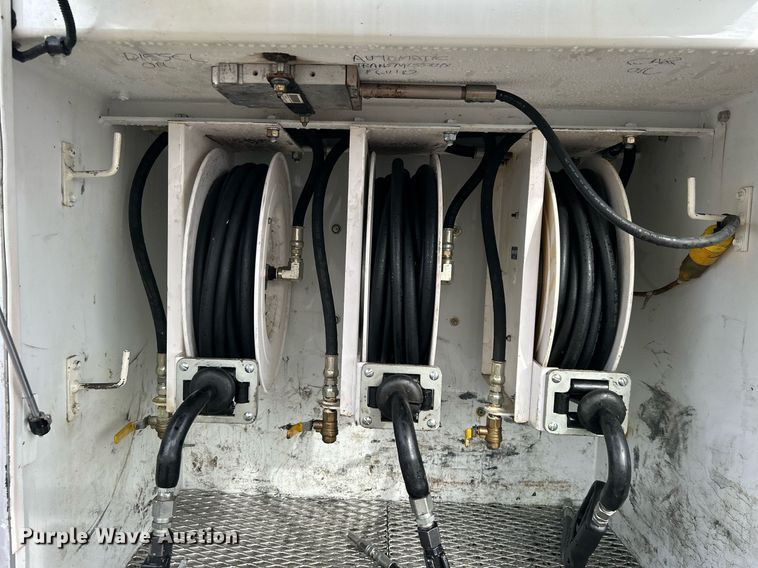 image for item OM9233 2005 Ford F650 Super Duty service truck