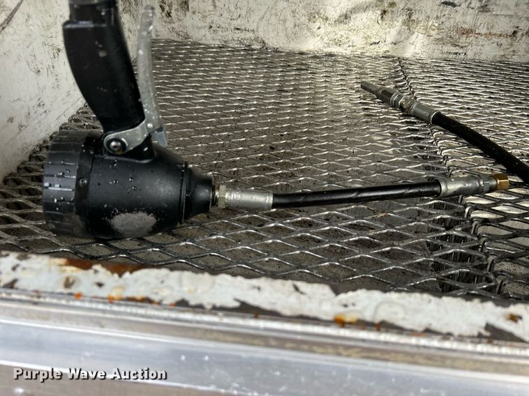 image for item OM9233 2005 Ford F650 Super Duty service truck