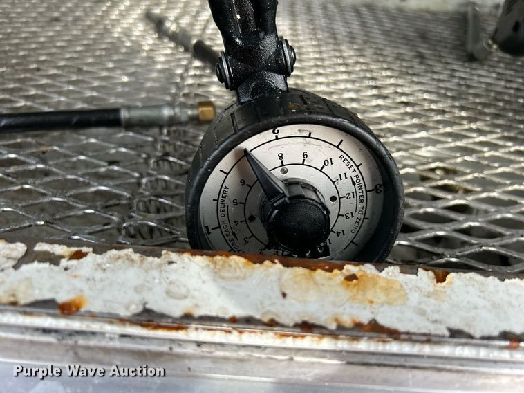 image for item OM9233 2005 Ford F650 Super Duty service truck