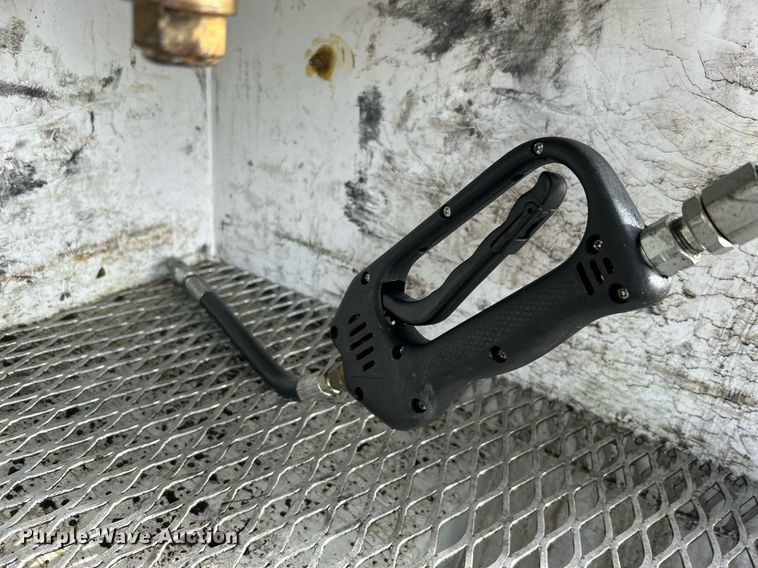 image for item OM9233 2005 Ford F650 Super Duty service truck