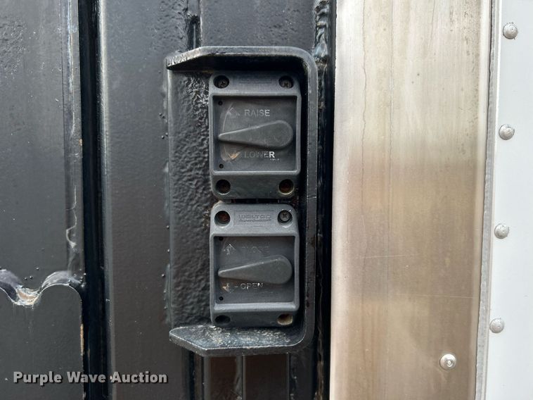 image for item OM9233 2005 Ford F650 Super Duty service truck