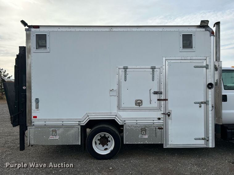 image for item OM9233 2005 Ford F650 Super Duty service truck