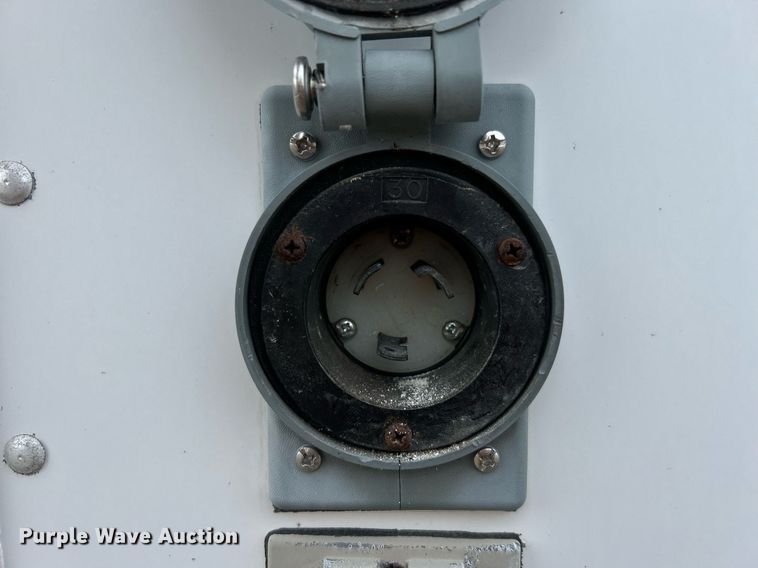 image for item OM9233 2005 Ford F650 Super Duty service truck