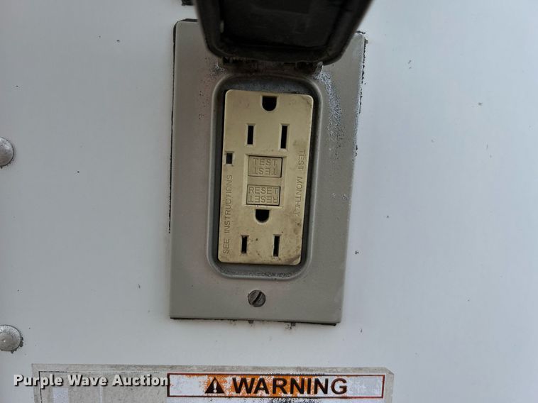 image for item OM9233 2005 Ford F650 Super Duty service truck