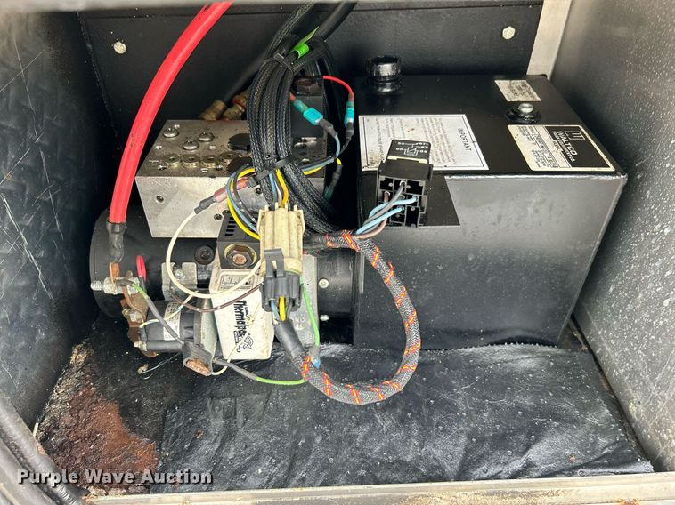 image for item OM9233 2005 Ford F650 Super Duty service truck