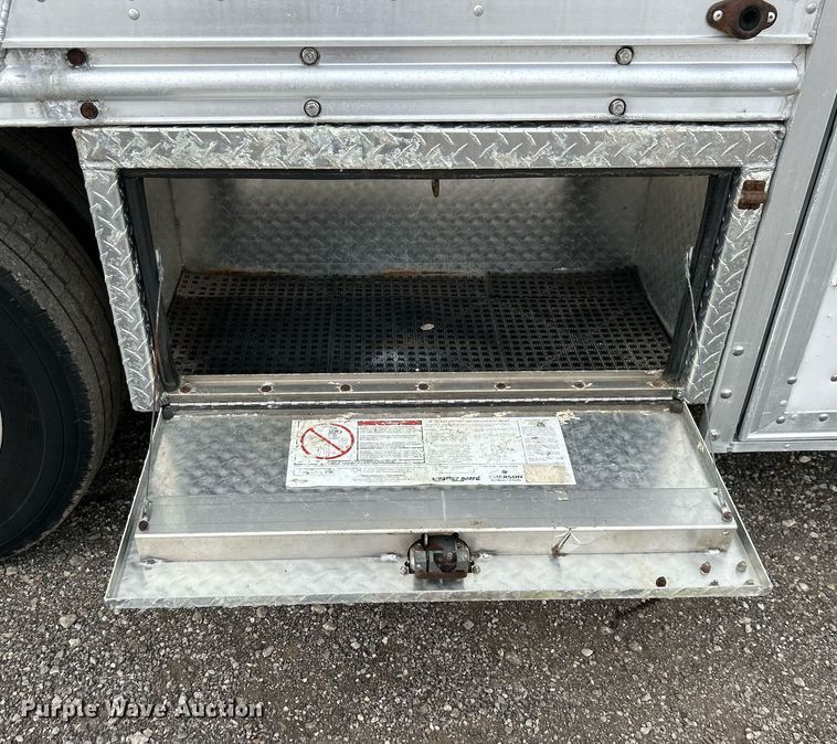 image for item OM9233 2005 Ford F650 Super Duty service truck